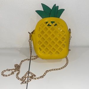 Pineapple purse
